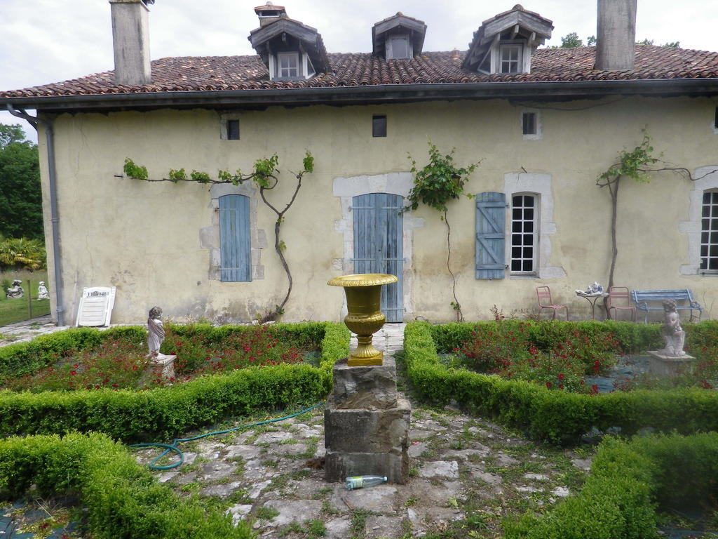 Chambres et Table d'Hôtes Manoir Capcazal de Pachïou Mimbaste Exterior foto